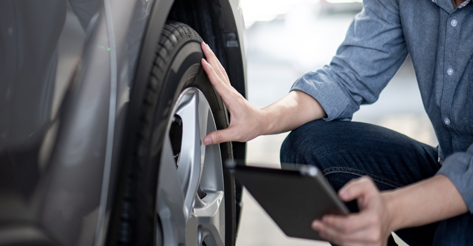 Auto Inspection Technician At An Auto Body Shop In Westmont, Illinois