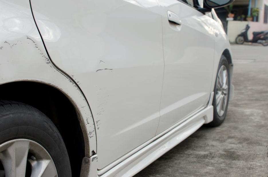 Four Signs You Need The Help Of An Auto Body Repair Specialist In Wheaton, Illinois